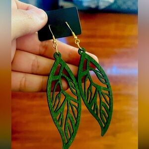 Wood Plant leaf earrings